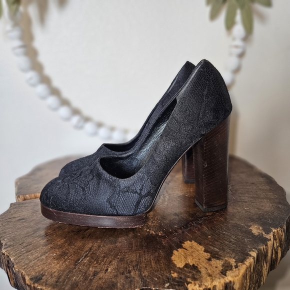 Gucci Black Lace Platform Heels Size 36 Italy Authentic RA Verified Designer - Picture 2 of 16